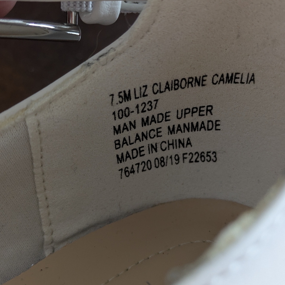 NWT Liz Claiborne White Heeled Ankle Boots with Double Buckles. Size 7.5 - Picture 10 of 11